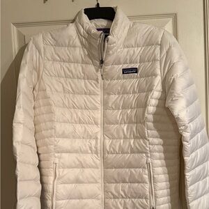 Patagonia Women's Snowy White Puffer Jacket. Great condition.
